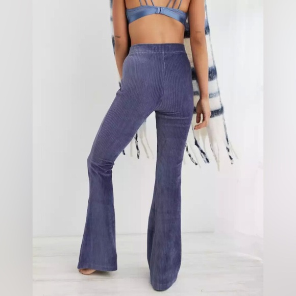 Aerie Groove-On Rib Velour High-Waisted Flare Pant, Blue, Size Large Short - Picture 2 of 16